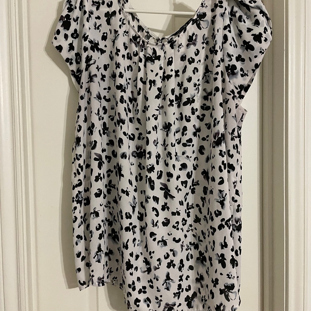 Paper Moon Pleated front blouse 2x